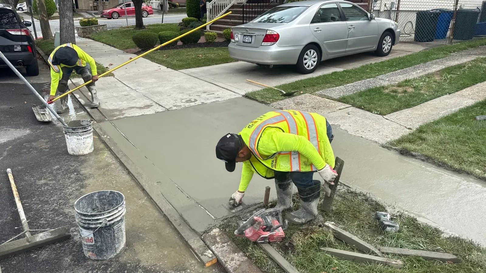 NYC sidewalk concrete finishing and quality workmanship
